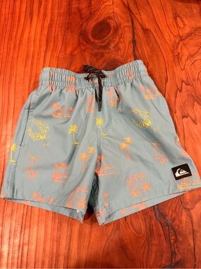 Quiksilver Light Blue Boys' Tropical Print Swim Shorts XS (5/6)